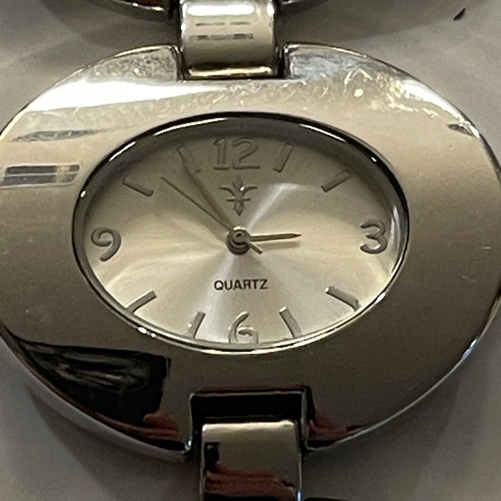 Vintage Fleur-de-lis Japan Movt 28261 Stainless Oval Link Watch - Picture 2 of 5